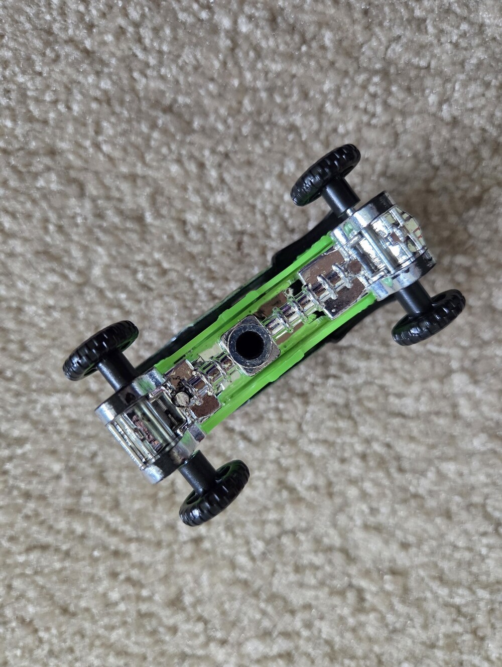 Monster Jam Grave Digger: 4 Time Champion 2019 Silver Chrome - Glow In The Dark - Picture 15 of 16